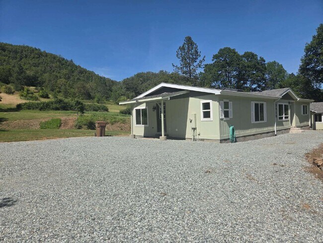 Building Photo - 3950 Shoestring Rd
