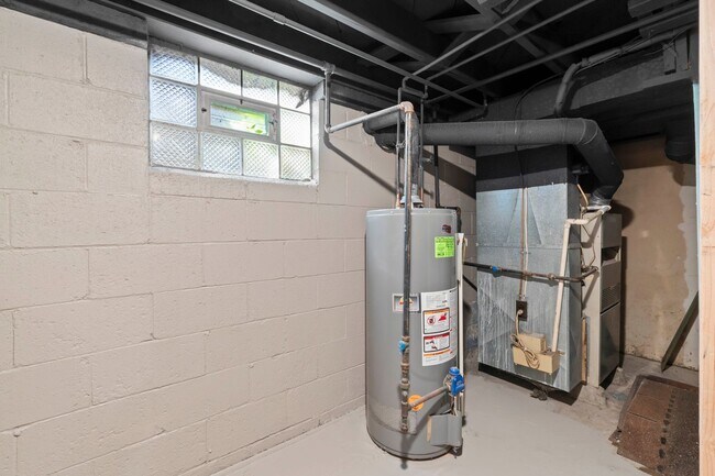 Building Photo - READY NOW!! FULLY RENOVATED 3 Bedroom in PENN HILLS