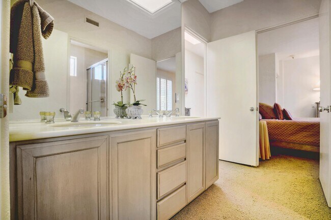 Building Photo - 371 Indian Ridge Dr