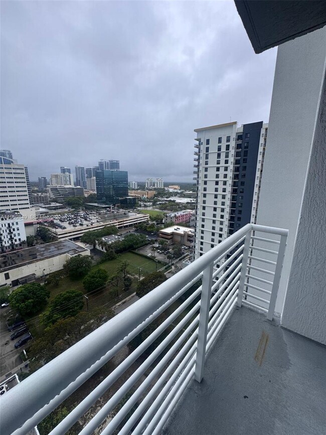 Building Photo - 315 NE 3rd Ave