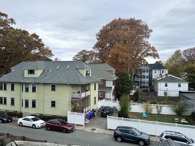 Building Photo - 47 1/2 Jamaica Street Unit 2