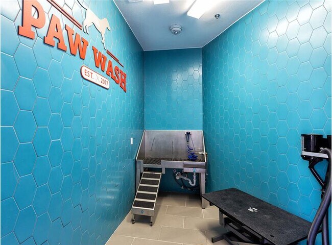 Building Photo - 2402 Aldrich St