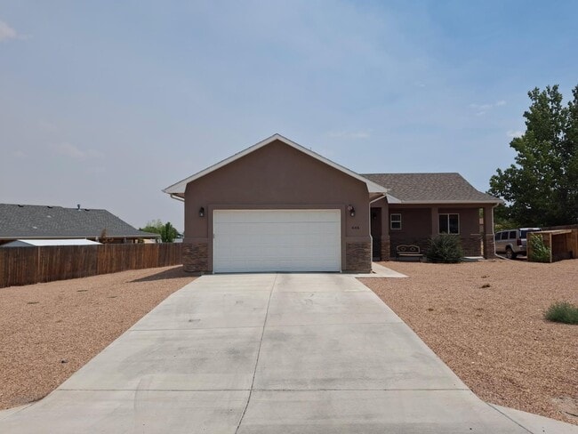 Building Photo - 646 S Bond Dr