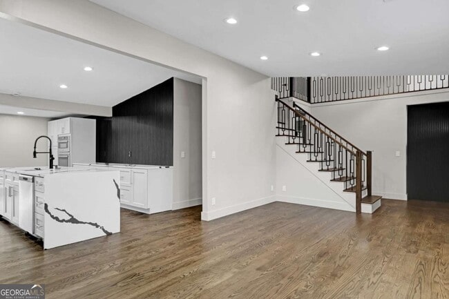 Building Photo - 1887 Shalimar Dr NE