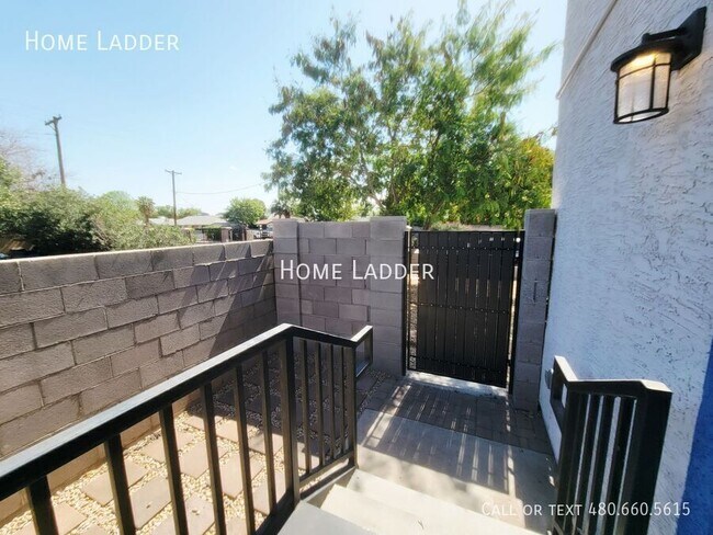 Building Photo - 2301 N 27th St