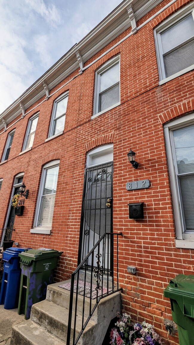 Building Photo - 812 Mangold St