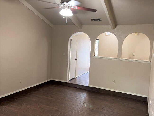 Building Photo - Beautiful 3-Bedroom Home