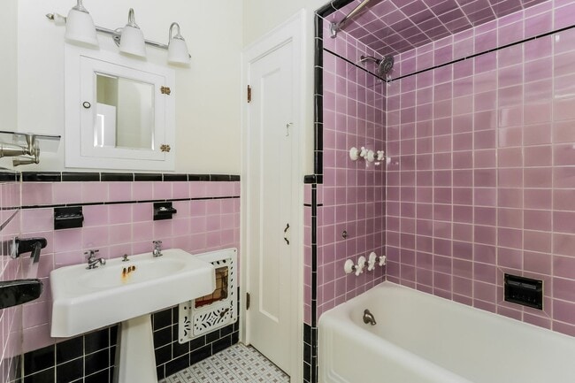 Building Photo - Rare opportunity!