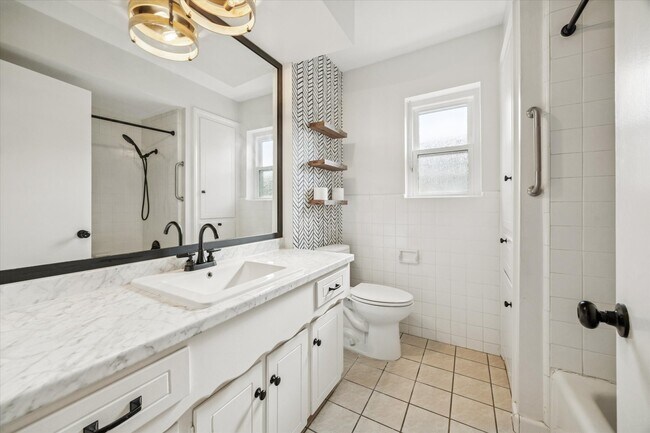 Building Photo - 2127 Blue Willow Dr