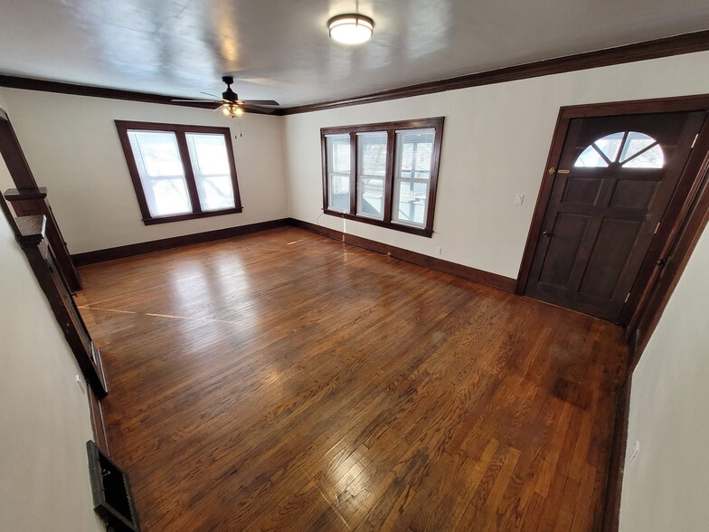 Livingroom - 1319 Prairie Ave
