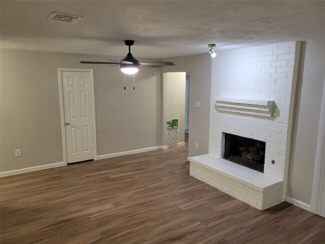 Primary Photo - 6815 Soledad Dr