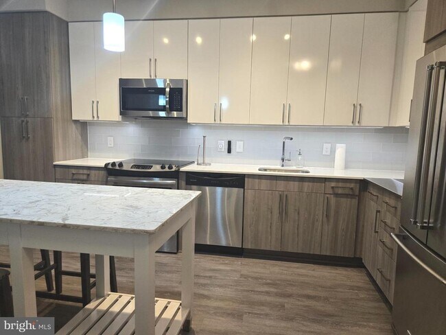 Building Photo - 145 Riverhaven Dr