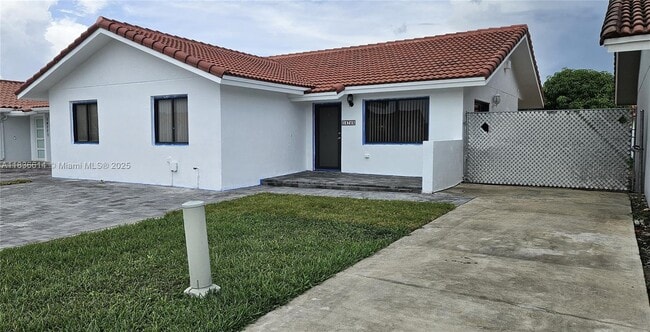 Building Photo - 14765 Kendale Lakes Blvd