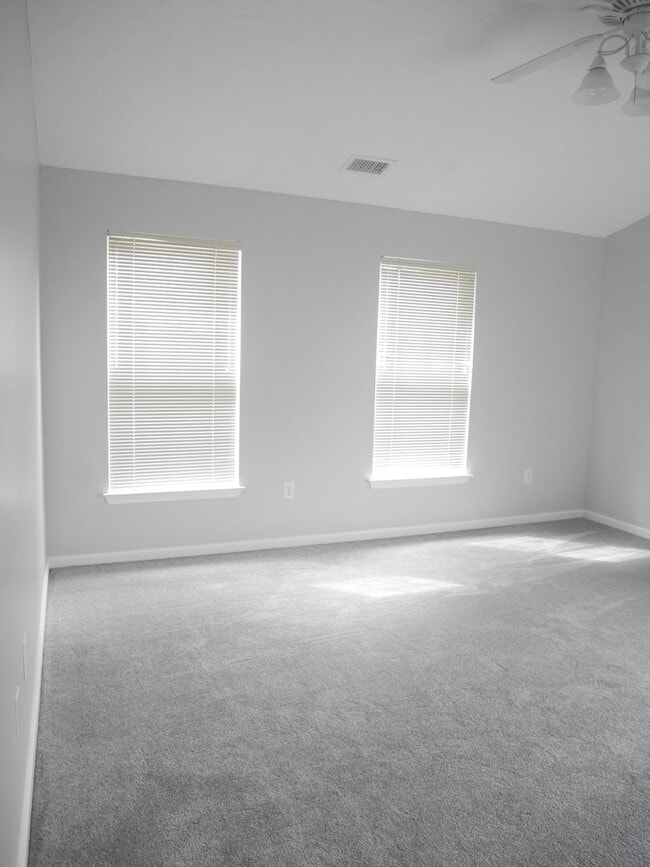 Building Photo - Spacious 2 Bedroom Condominium in Owings M...