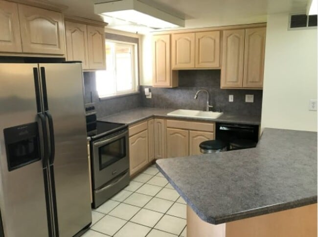 Primary Photo - Wonderful 4 Bedroom House in Bountiful
