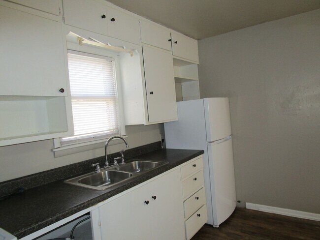 Building Photo - 310 East Tom Stafford
