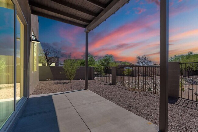 Building Photo - Downtown Cave Creek Patio Homes!