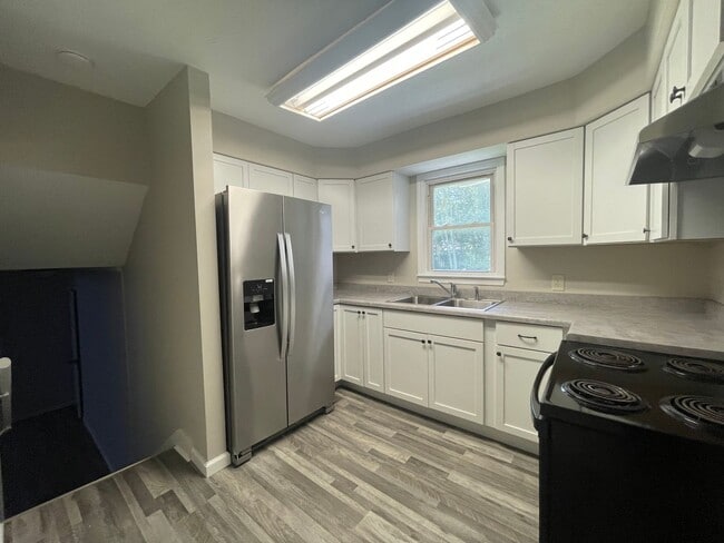 Building Photo - Updated Spacious Home in Paducah