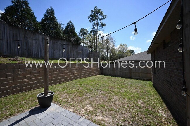 Building Photo - Home in South Crestview!