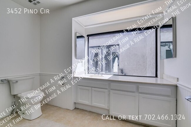 Building Photo - 3452 Pino Cir