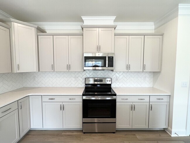 Building Photo - 324 Highview Dr