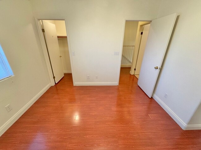 Building Photo - Beautiful 2 bedroom townhome with 2 car garage in gated community near Summerlin