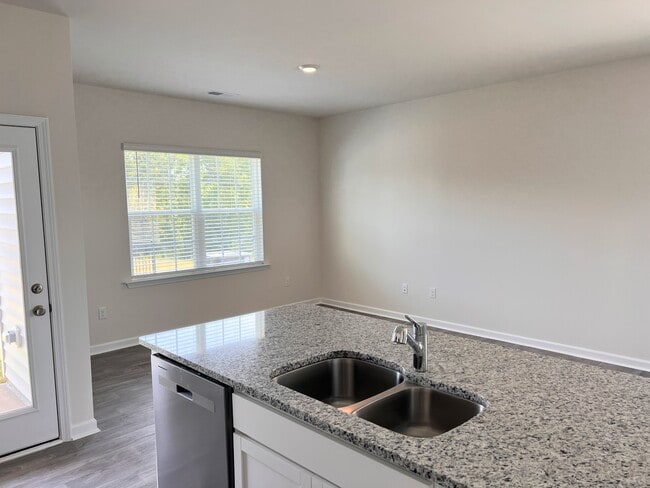 Building Photo - 455 David Hl Dr