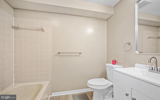 Building Photo - 607 Himes Ave