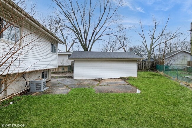 Building Photo - 363 Winnebago St