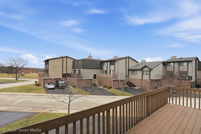 Building Photo - 777 E Golfview Dr