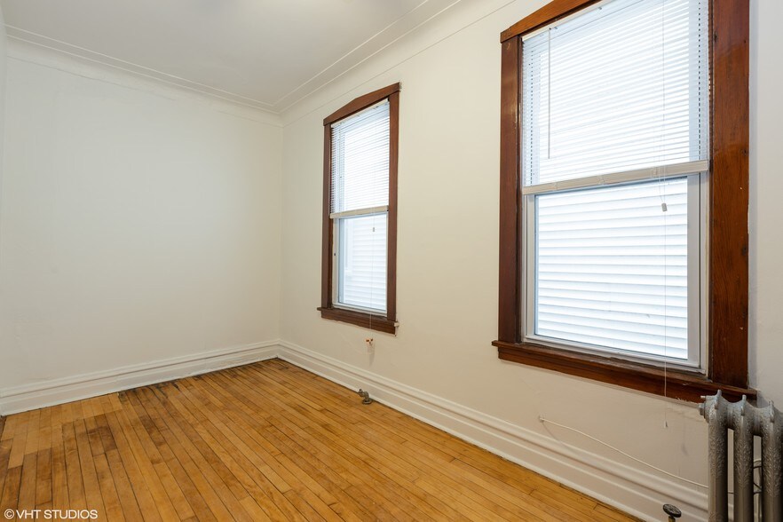 Building Photo - 3051 N Leavitt St