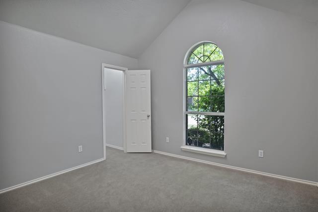 Building Photo - 9409 Stonewood Dr