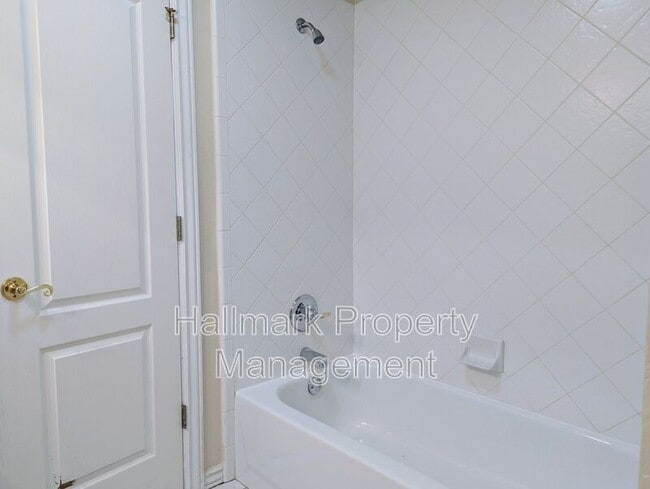 Building Photo - 214 Boulevard Du Lac