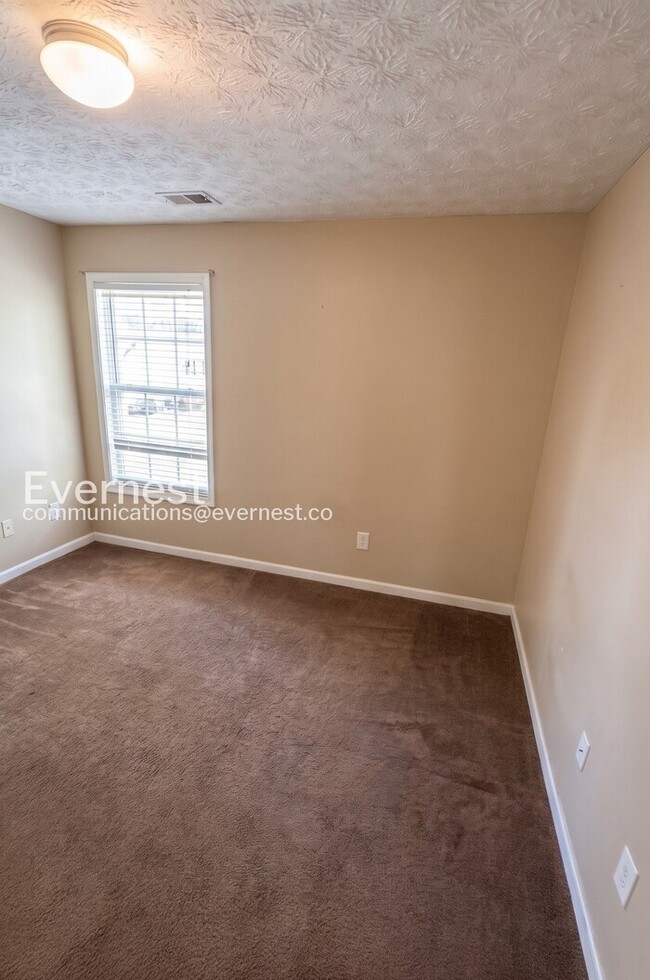 Building Photo - 4 Bed, 2.5 Bath Home with Garage / Pet-Friendly / Coming Soon!