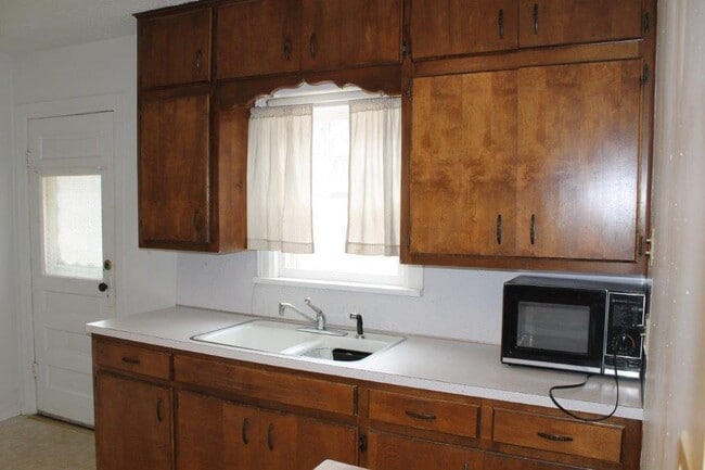 Building Photo - 471 Elm Ave