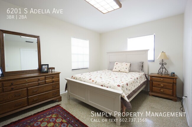 Building Photo - 6201 S Adelia Ave