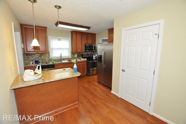 Building Photo - 3 br, 1 bath House - 104 Gumwood Drive