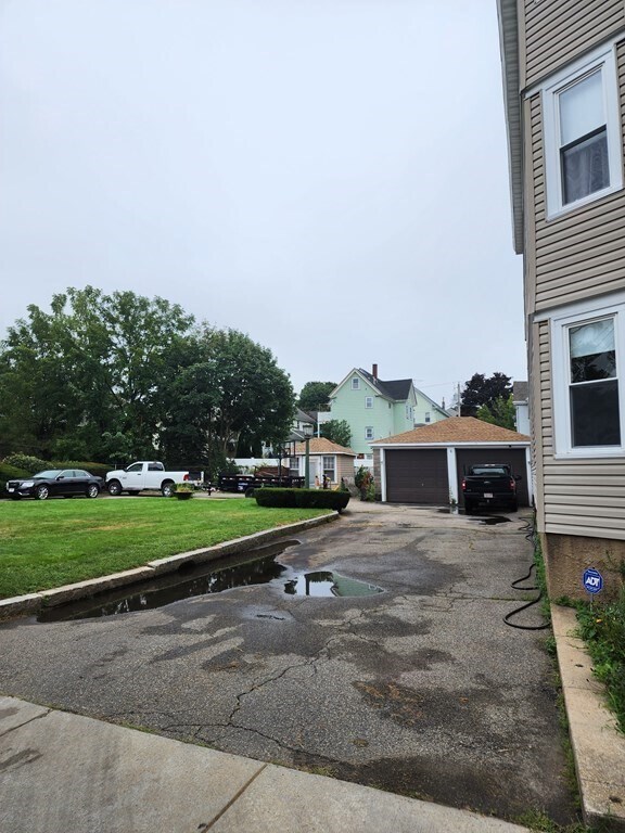 Building Photo - 34 Averton St