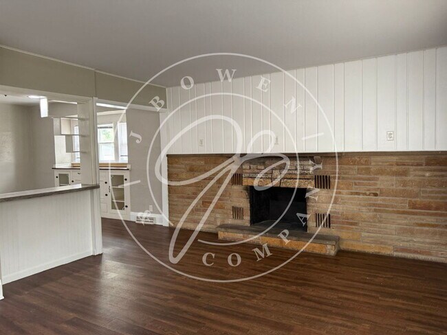 Building Photo - "Charming 3-Bed Home with 2 Full Baths - Spacious Living in South Toledo!"