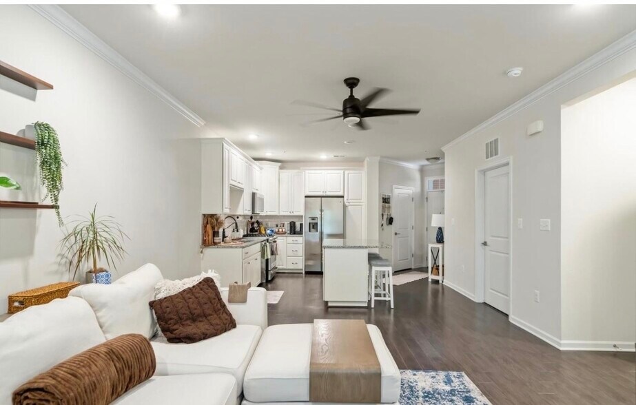 Building Photo - 23255 Milltown Knoll Sq