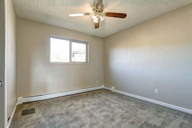 Building Photo - Charming Cul-De-Sac Home Near Downtown Castle Rock. Fantastic Fenced Backyard!