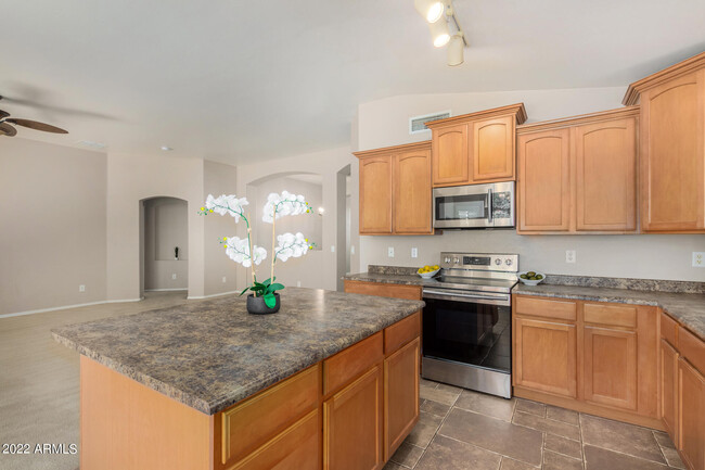 Building Photo - 433 E Jasper Dr