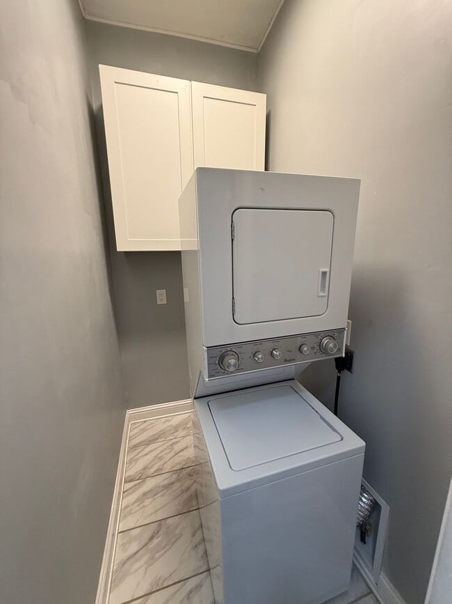 Building Photo - 3987 8th Ave