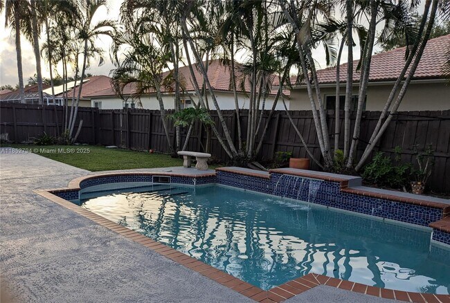 Building Photo - 16867 Royal Poinciana Dr