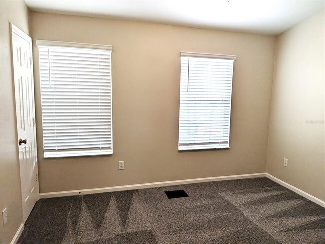 Building Photo - 902 Vineland Pl