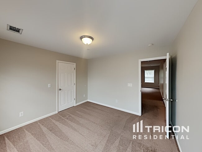 Building Photo - 4620 Van Leer Ct