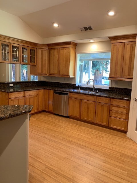 Building Photo - Gorgeous Property on Private Street conveniently located on West side near Downtown!