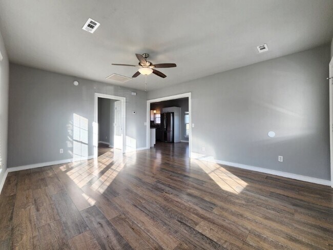 Building Photo - 7642 SW Regional Airport Blvd