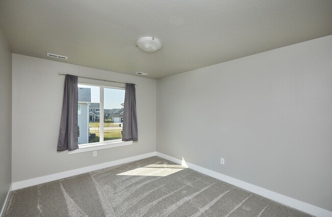 Building Photo - 4 Bedroom, 3 Bathroom Home In Waukee!