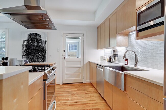 Building Photo - 1523 Harvard St